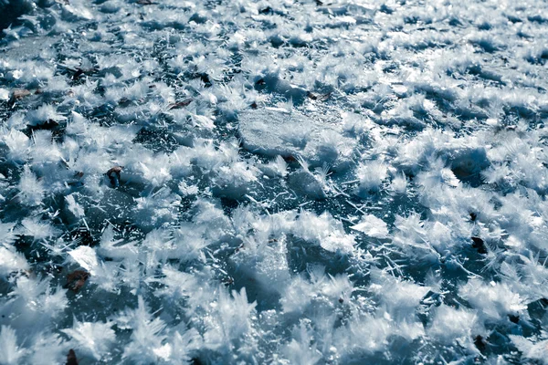 Isiga snöflingor — Stockfoto