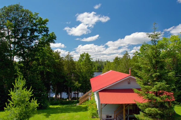 Stock image Cottage on the lake