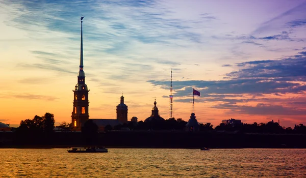 As noites brancas de Petersburgo . Fotos De Bancos De Imagens Sem Royalties