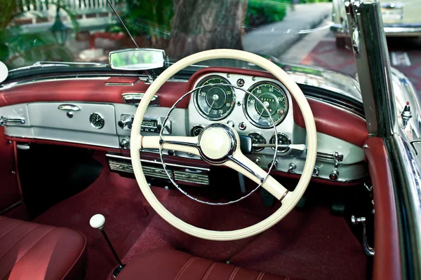 오래 된 레트로 자동차 인테리어 — 스톡 사진