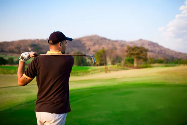 Golfista Teeing Off — Fotografia de Stock