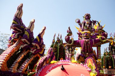 Chiang mai, Tayland - 4 Şubat: çiçek float üzerinde alayı