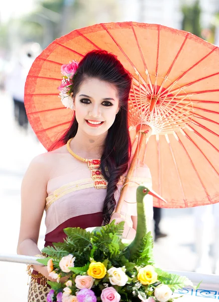 치앙마이, 태국-2 월 4 일: 전통적으로 옷을 입은 여자 나 — 스톡 사진