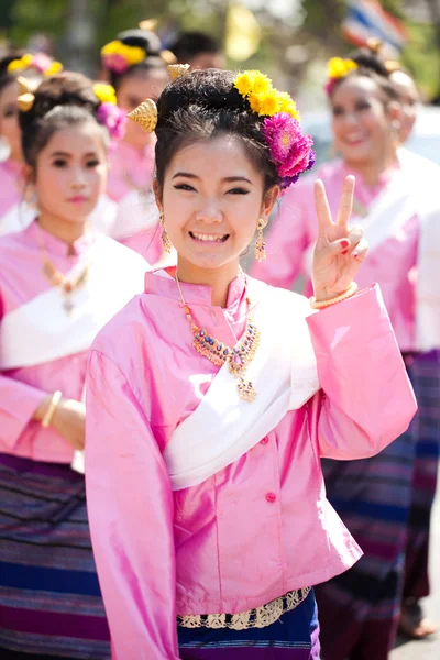 Chiang mai, Ταϊλάνδη - 4 Φεβρουαρίου: ντυμένος παραδοσιακά γυναικείο — Φωτογραφία Αρχείου