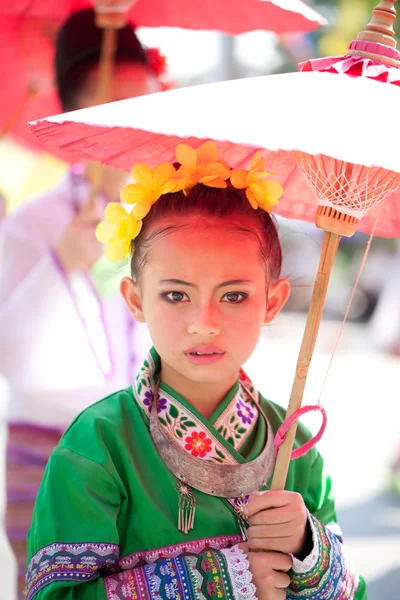 チェンマイ、タイ - 2 月 4 日: 伝統的に服を着た女の子 — ストック写真