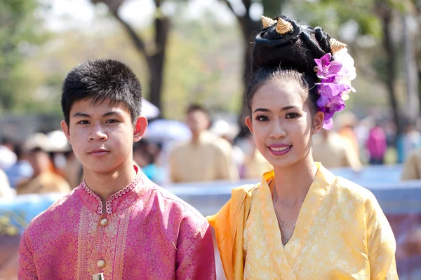 チェンマイ、タイ - 2 月 4 日: 伝統的に笑顔を着て — ストック写真