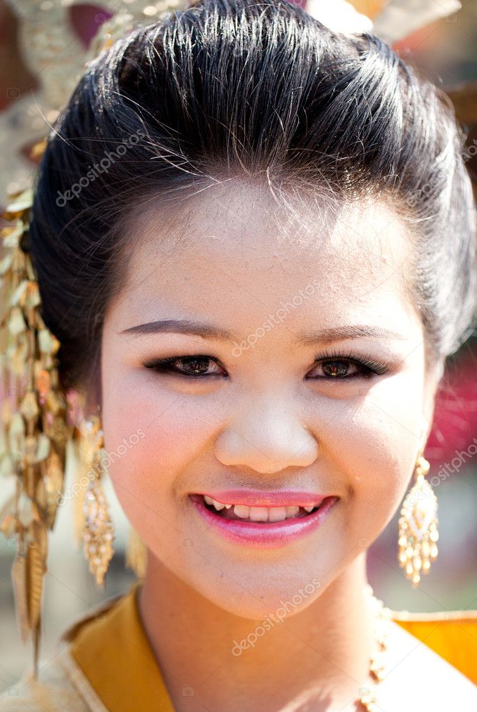 チェンマイ タイ 2 月 4 日 Proce に若い女性の肖像画 ストックエディトリアル用写真 C Magicinfoto