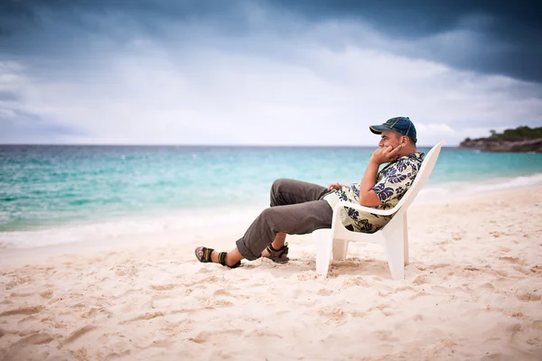 Pensive man near the beachfront — Stock Photo, Image