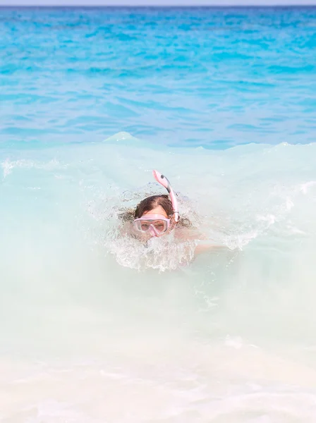 Gelukkig snorkel vrouw — Stockfoto