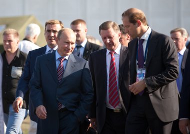 Vladimir putin Başbakan Rusya