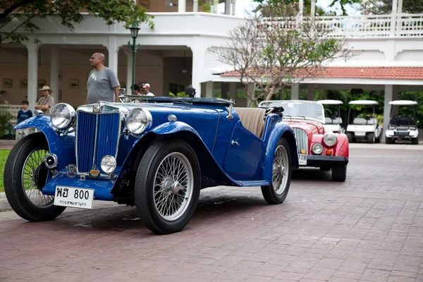 Hua Hin - 19 December: Blå bil på Vintage bil parad 2009 på så — Stockfoto