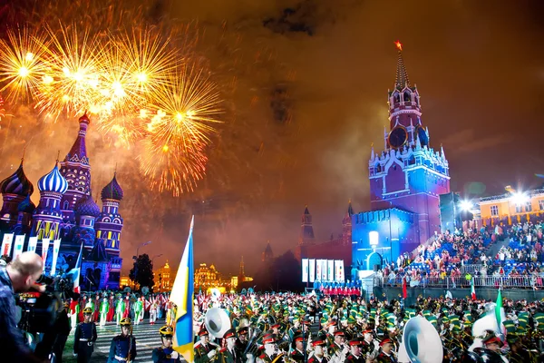 Fogos de artifício sobre a Praça Reg, Moscovo. Rússia . — Fotografia de Stock