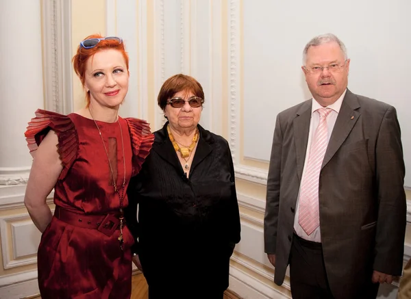 Atriz Eniko Eszenyi, Diretora Marta Meszaros e Amb húngara — Fotografia de Stock