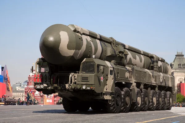 모바일 미사일 시스템 "토폴-m" — 스톡 사진