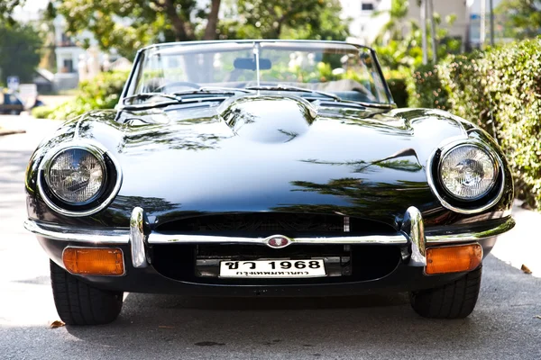 Jaguar e-type op vintage auto parade — Stockfoto
