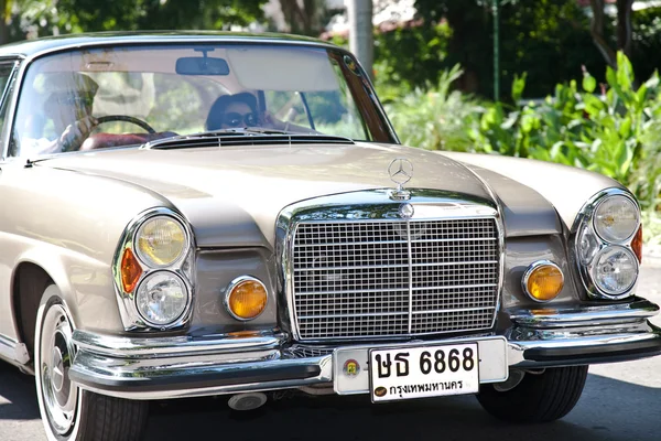 Mercedes-Benz Se Coupe a Vintage autó felvonulás — Stock Fotó