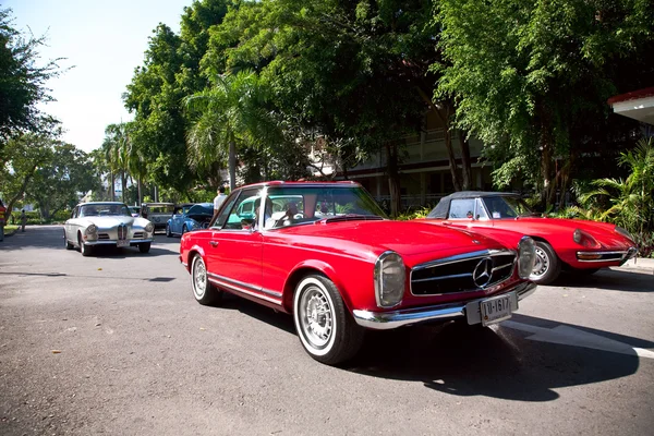 Mercedes benz sl pagode op vintage auto parade — Stockfoto