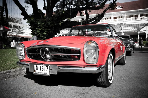 Mercedes benz sl pagode op vintage auto parade — Stockfoto