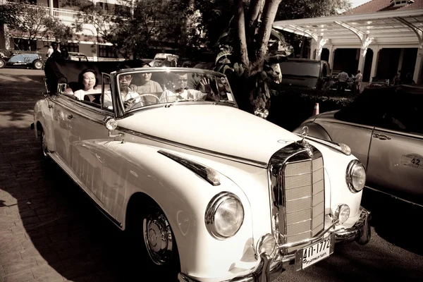 Mercedes Benz 220S cabriolet em desfile de carro vintage — Fotografia de Stock