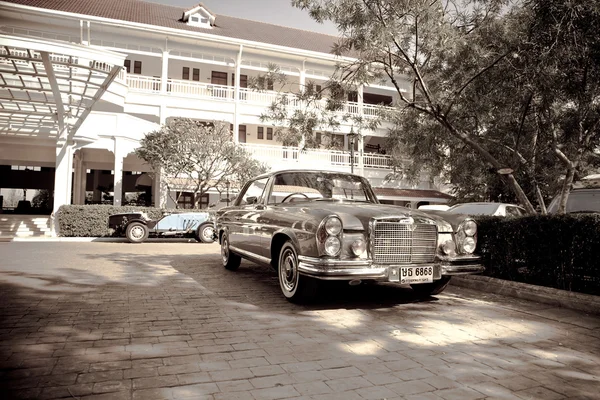 Mercedes benz se coupe på vintage bil parad — Stockfoto