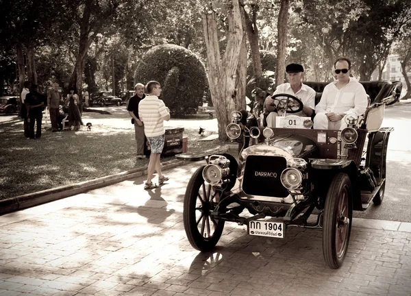 Eski model araba resmi geçit darraco — Stok fotoğraf