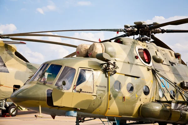 全副武装的军队攻击直升机 — 图库照片