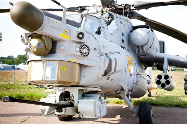 Fullt beväpnad armé attackhelikopter — Stockfoto