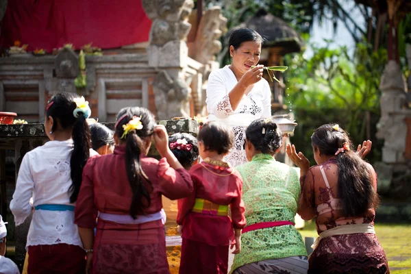 Kuningan Festival auf Bali — Stockfoto