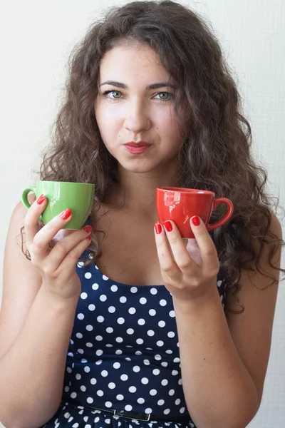 Young beautiful brunette holding two cups — Stock Photo, Image