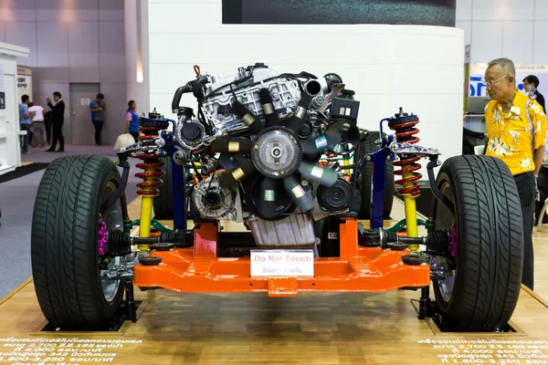 Quadro do carro e motor em exposição — Fotografia de Stock