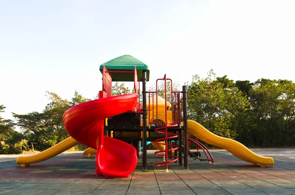 Parco giochi per bambini colorato — Foto Stock