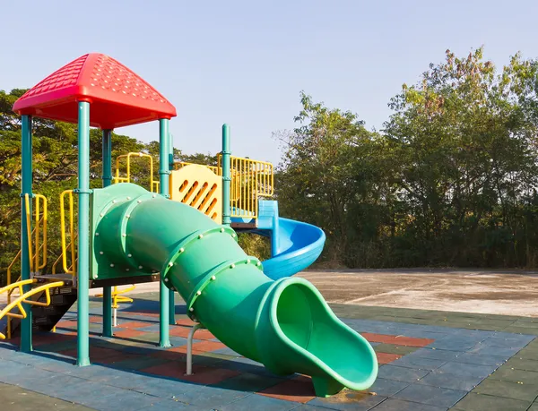 Детская площадка в парке — стоковое фото