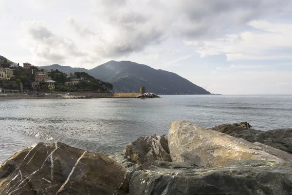 Widok z plaży w recco, małego miasteczka w regionie liguria, Włochy — Zdjęcie stockowe
