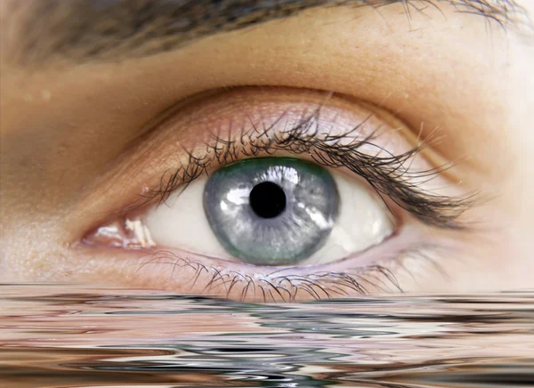 Ludzkie oko odzwierciedlenie — Zdjęcie stockowe
