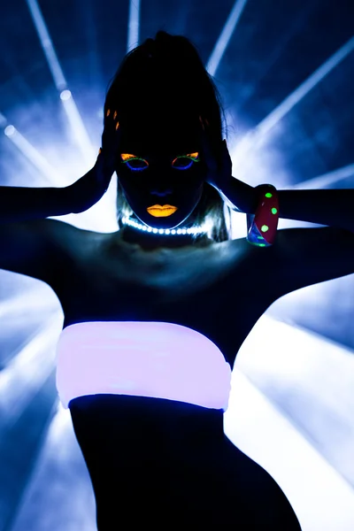 Chica con ultravioleta maquillaje disco dance — Foto de Stock