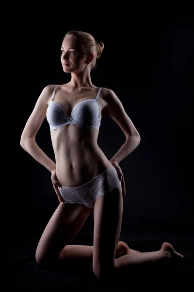 Mulher perfeita em beleza lingerie branca — Fotografia de Stock