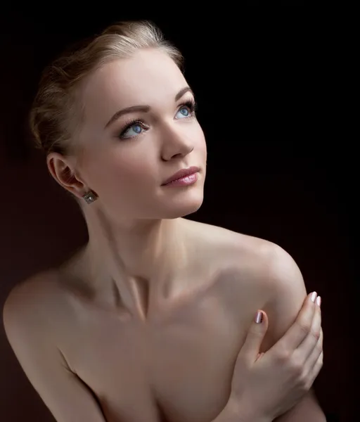 Fantastiska naken kvinna studio porträtt — Stockfoto