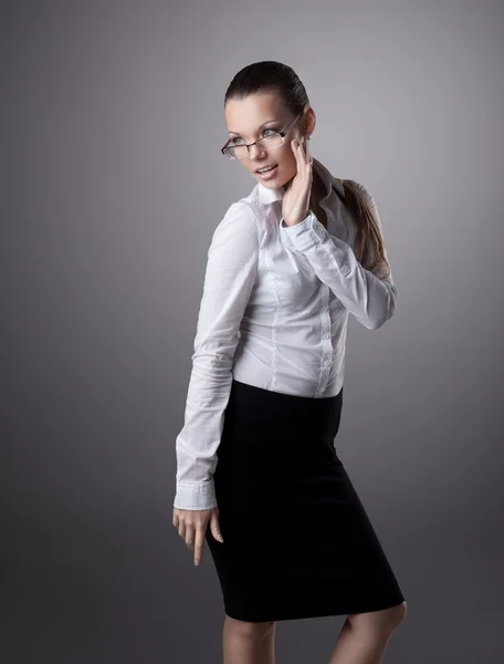 メガネでセクシーな若いビジネス女性 — ストック写真