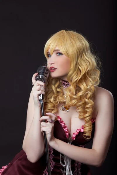 Όμορφη τραγουδίστρια cosplay anime χαρακτήρα — Φωτογραφία Αρχείου