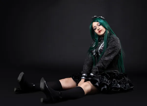 Unga fet tjej porträtt i mörka cosplay karaktär — Stockfoto