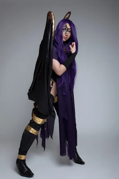 Dziewczynka fioletowy wściekłość cosplay kostium charakter — Zdjęcie stockowe
