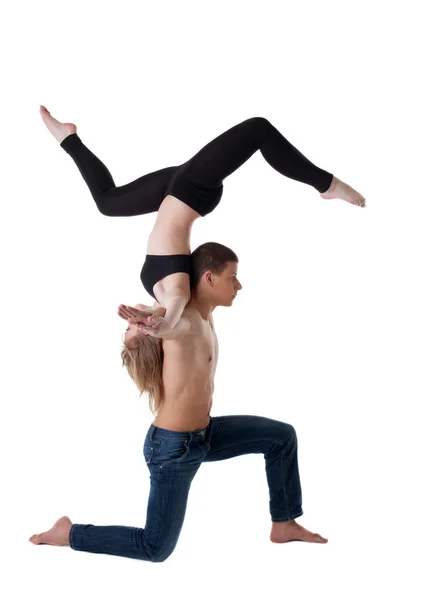 Two young acrobats show stand on hand — Stock Photo, Image