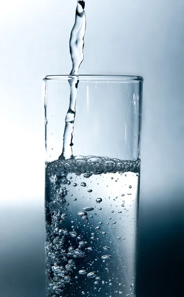 Agua en vidrio —  Fotos de Stock