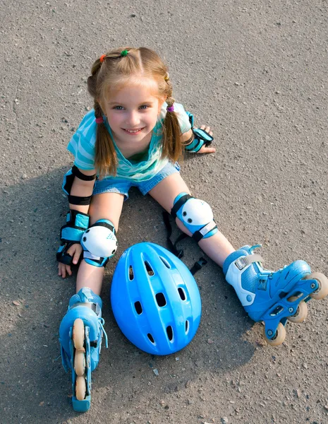 Chica en patines —  Fotos de Stock