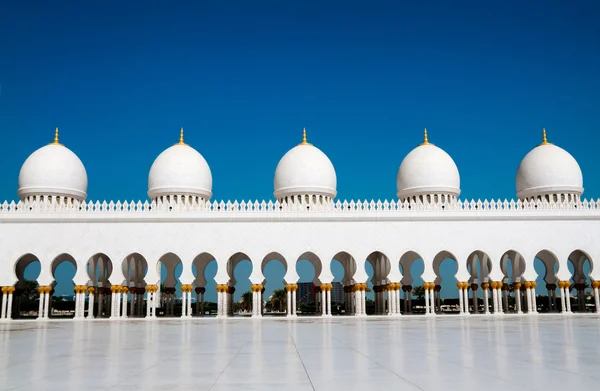 Ive domes of Sheikh Zayed Mosque — Stock Photo, Image