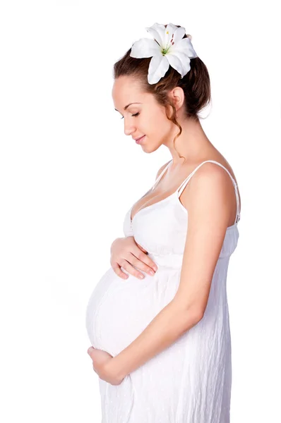 Zwangere vrouw in witte jurk — Stockfoto