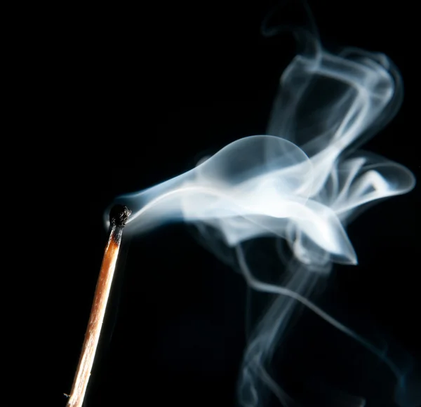 Zündhölzer mit Rauch gelöscht — Stockfoto