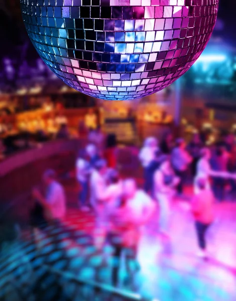 Dancing under disco mirror ball — Stock Photo, Image