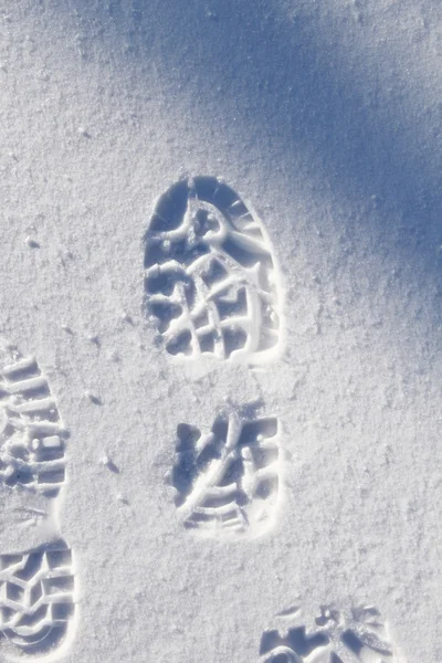 Emberi lábnyom a hóban — Stock Fotó
