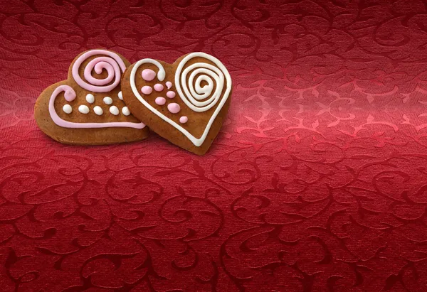 Имбирное печенье на красном — стоковое фото